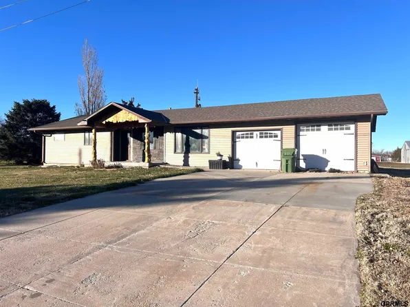 308 E Kline St, Shickley, NE 68436