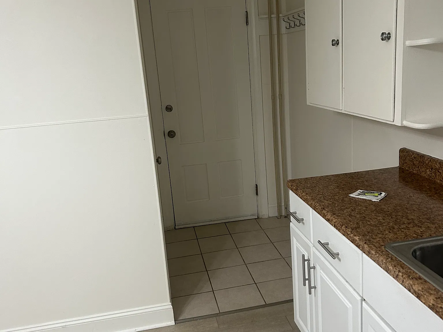 3 bed, 1200 sqft, $2,200 — Photo 3