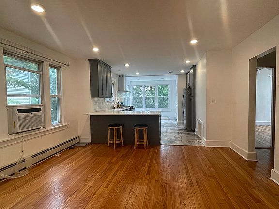 4th image of 134 Highland Ave Floor 1