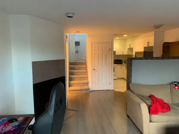 766 W 16th Ave #103, Vancouver, BC V5Z 1S7