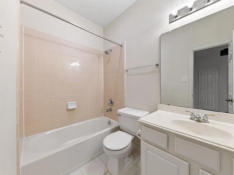 16027 Belleshire Ln — Photo 13