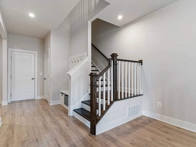 1460 Meadowlark Glen Rd — Photo 6