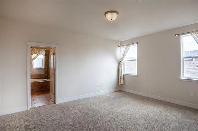 13525 Warren Ave — Photo 4