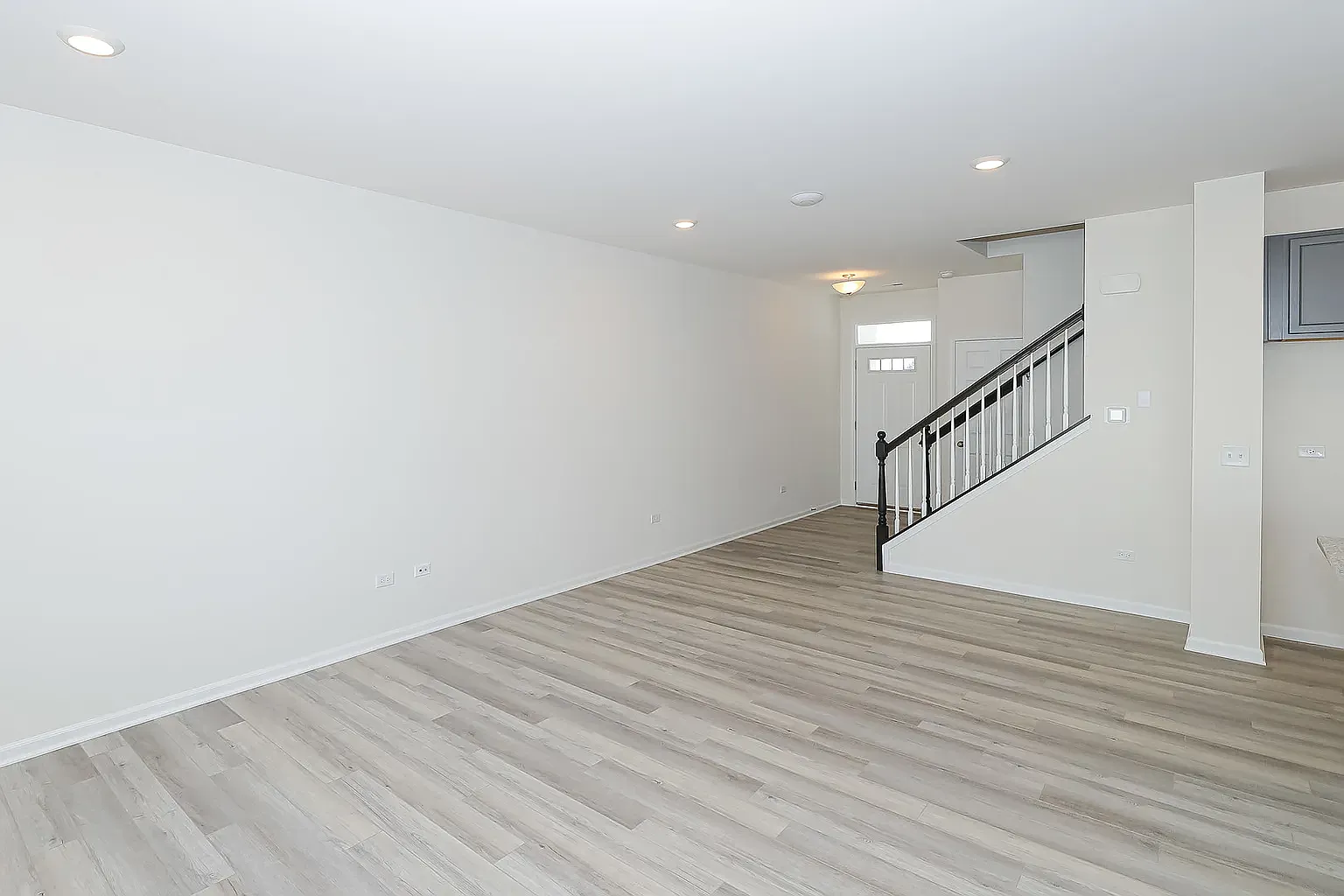 2 bed, 2.5 bath, 1510 sqft, $3,000 — Photo 3