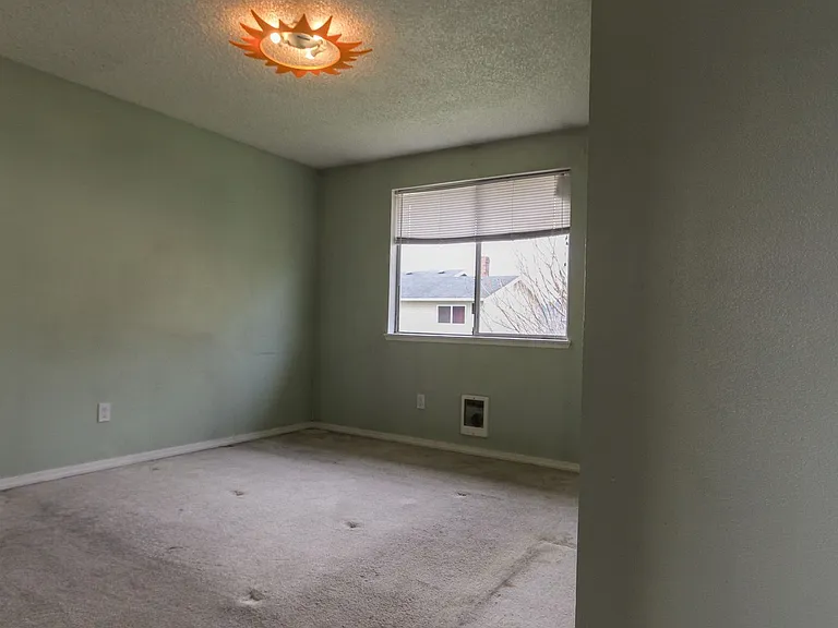 2019 C St SE — Photo 15