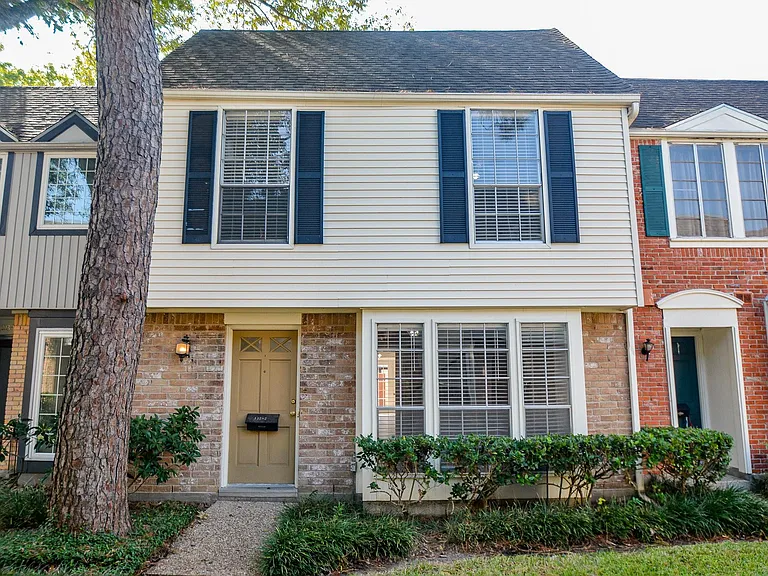 13282 Trail Hollow Dr — Photo 2