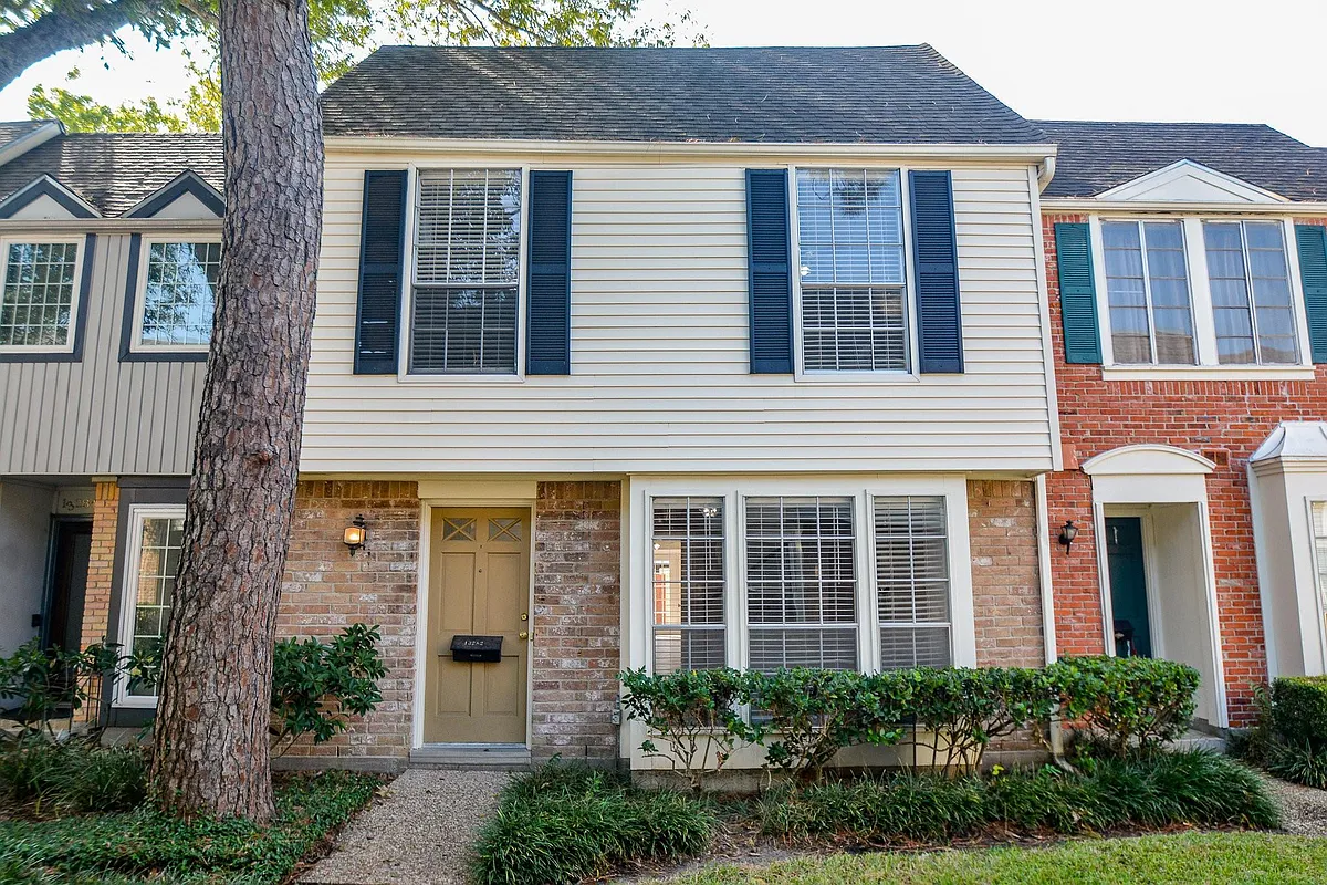Building Photo - 13282 Trail Hollow Dr