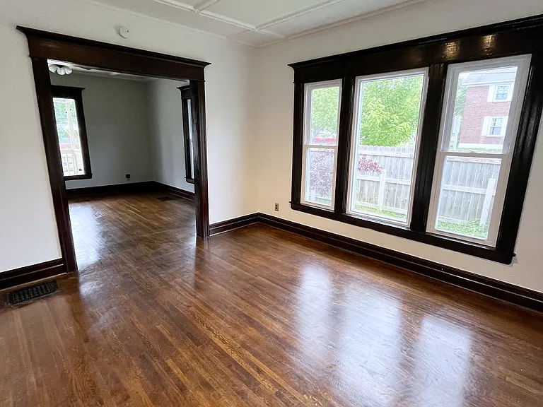 1112 Salina St — Photo 6