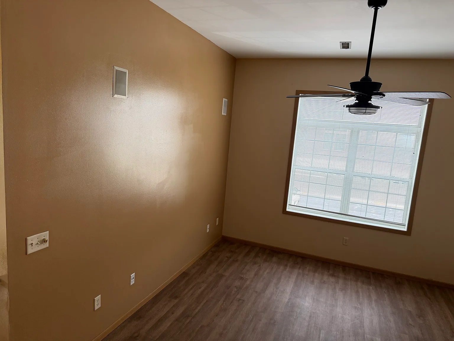 S Rolling Meadows Ct, Oak Creek — Photo 3