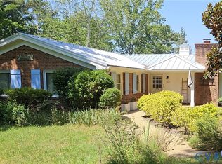 459 Willow Ln, Topping, VA 23169