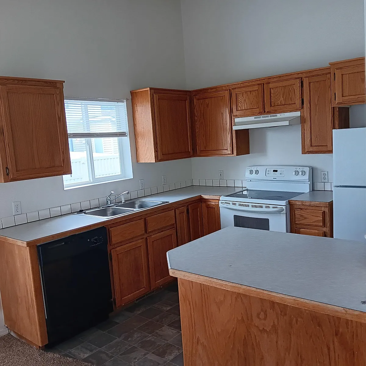 Building Photo - 341 Pheasant Rd W #D