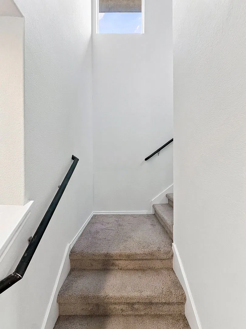 Move in Ready — Photo 2