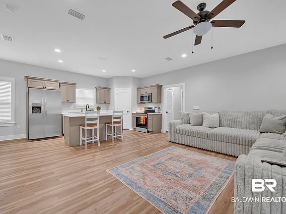 5th image of 18135 Hoiles St