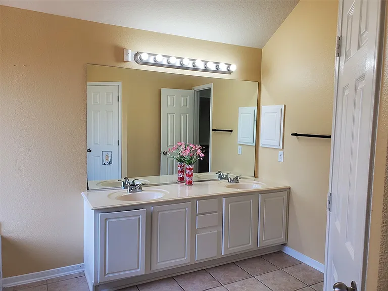 2502 Suncreek Ln — Photo 18