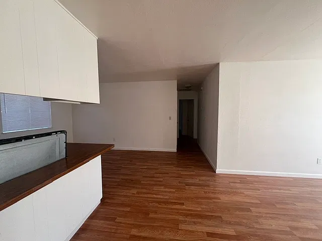 1127/1129 Nadene Drive - 1127 — Photo 2