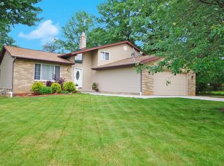 5905 N Crossview Rd, Seven Hills, OH 44131