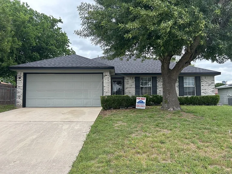 2707 Casey Dr — Photo 1