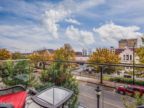 5th image of 333 W Depot Ave #218