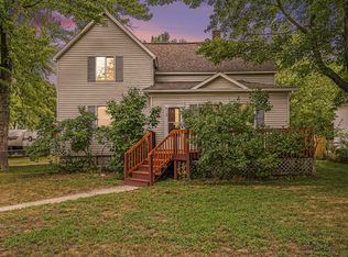 512 5th St, Spring Lake, MI 49456