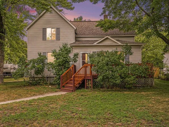 512 5th St, Spring Lake, MI 49456