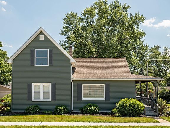 3rd image of 800 E Laporte St