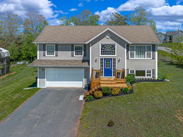 57 John St, Cornwall, PE C0A 1H4