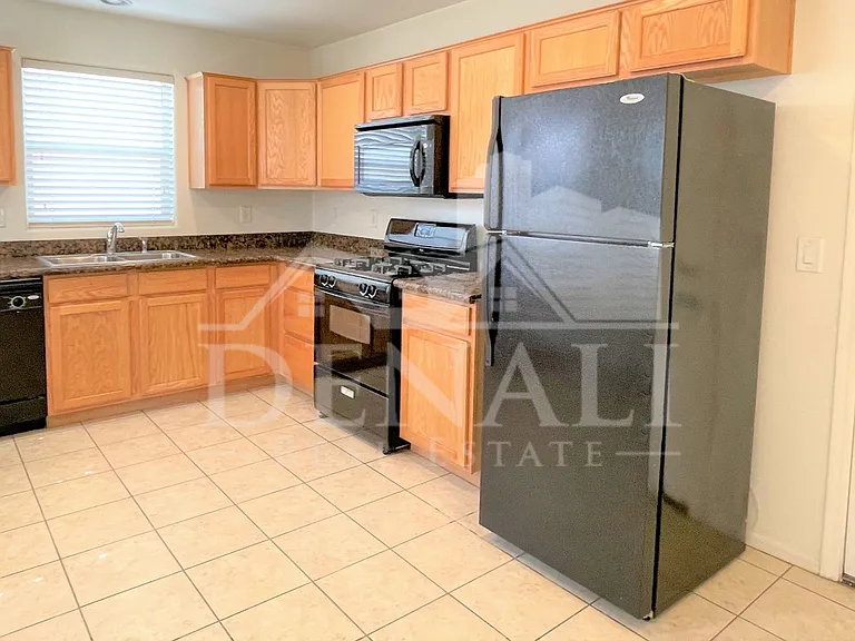 3557 E Erie St — Photo 7