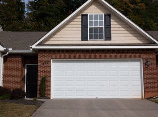 1493 Remington Grove Ln, Knoxville, TN 37909