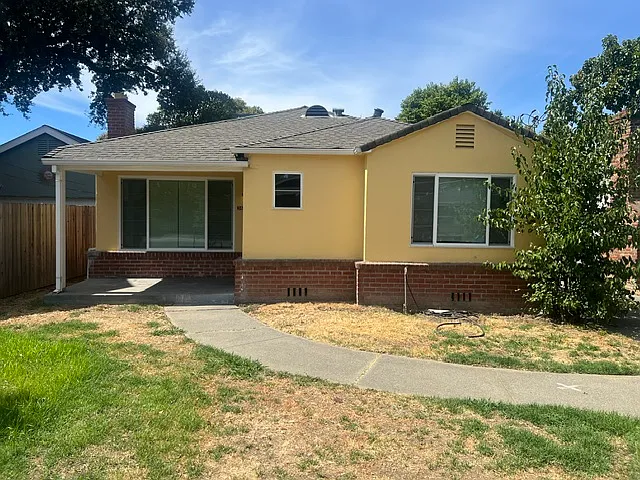 3 bed, 1327 sqft, $2,400 — Photo 1