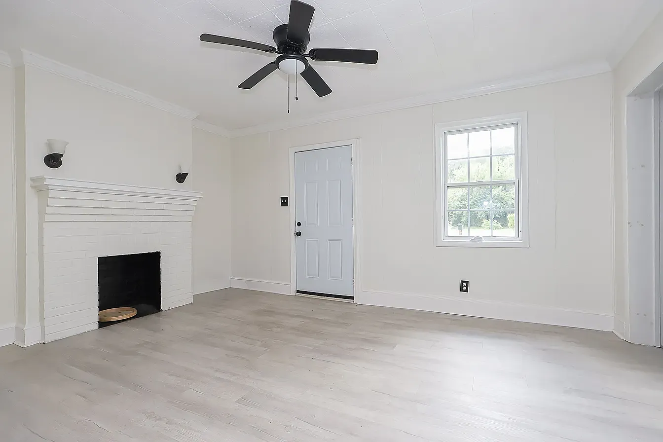 3 bed, 1079 sqft, $1,200 — Photo 3