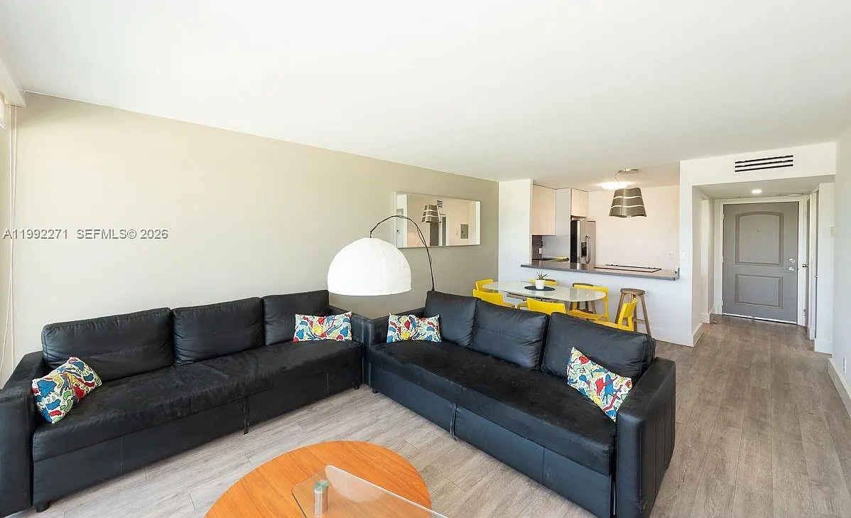 1 bed, 991 sqft, $2,700 — Photo 1