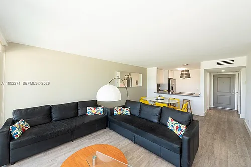 100 Bayview Dr Photo 1