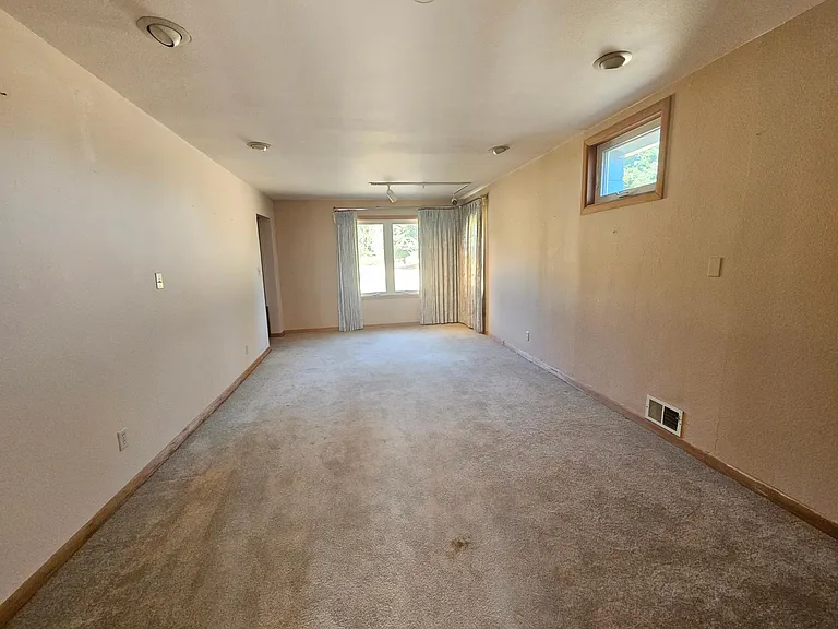 13802 Military Rd S — Photo 12