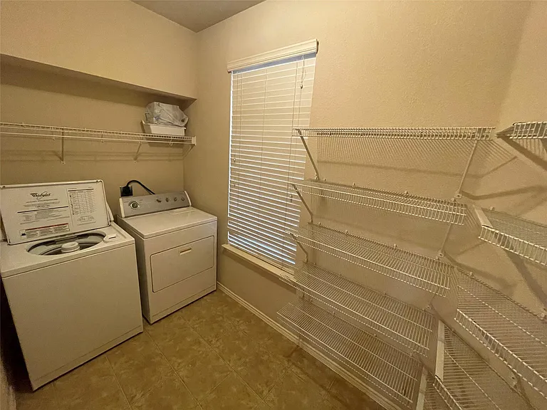 1211 Peyton Pl — Photo 12