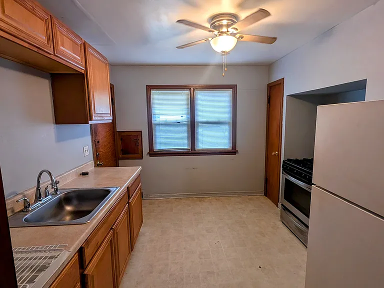2915 W Capitol Dr #2 — Photo 6