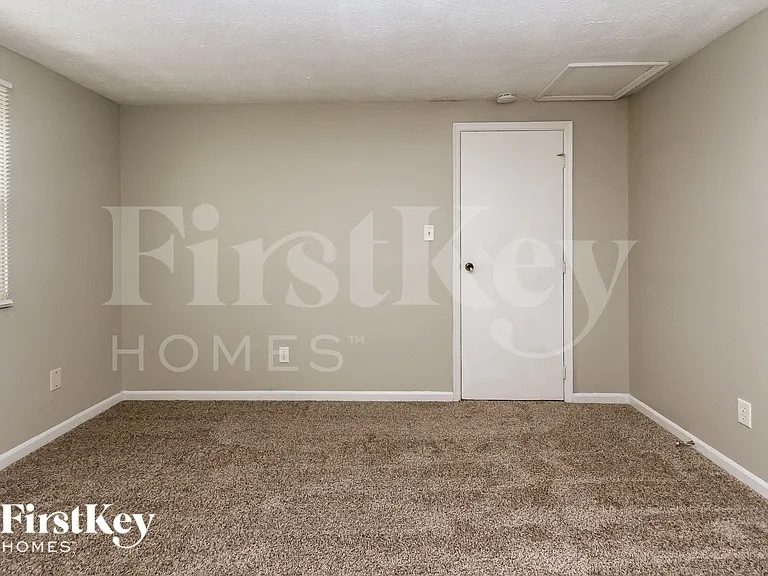 5717 Hacienda Ct — Photo 8