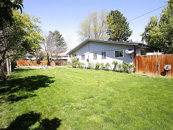 Beautiful 11,600 SQFT (.26 acres) yard