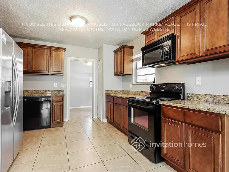 939 Lakewood Ave — Photo 5