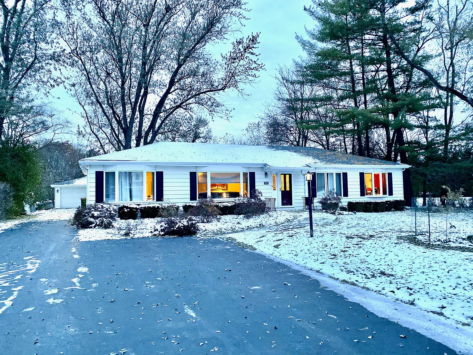 7900 Howard Ave photo 1