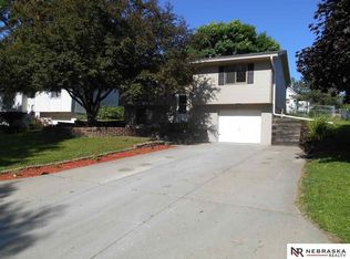 5249 S 49th St, Omaha, NE 68117