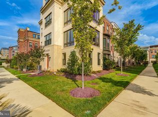 501 Riversail Ln #423, Oxon Hill, MD 20745