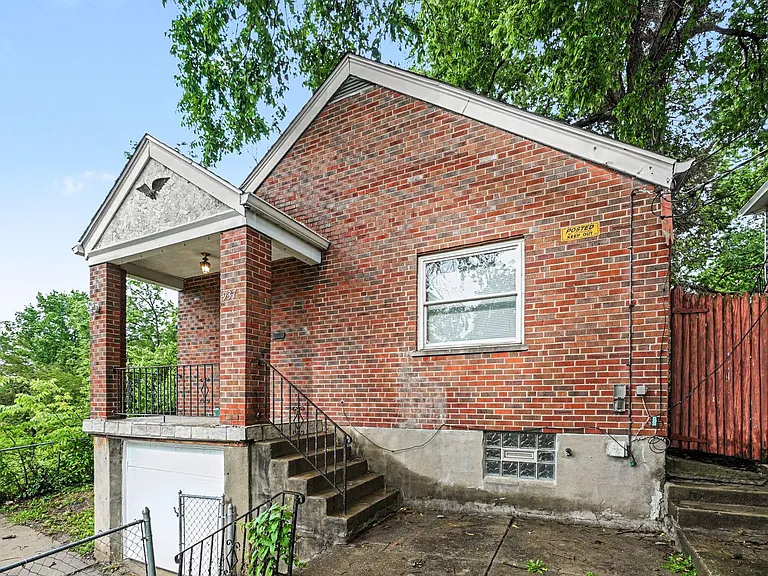 937 Grand Ave — Photo 3