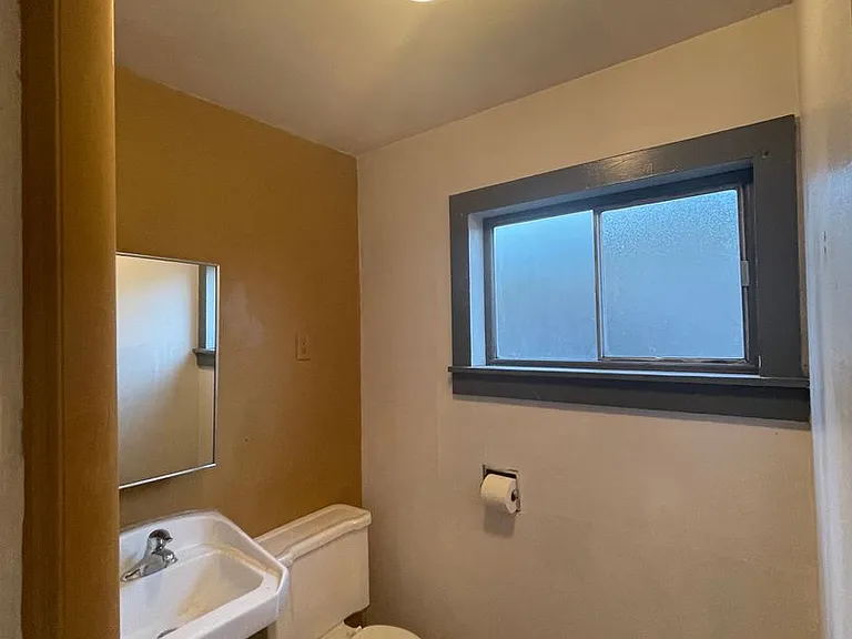 576 Main St — Photo 4