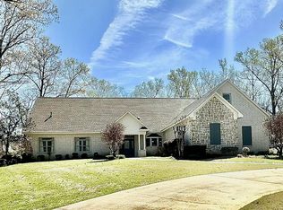 108 Brookside Ct, Tupelo, MS 38801