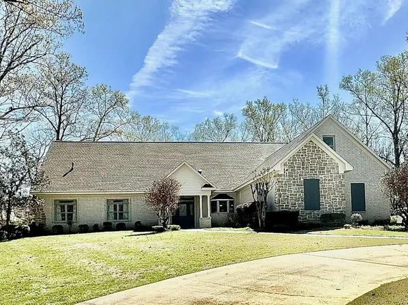 108 Brookside Ct, Tupelo, MS 38801