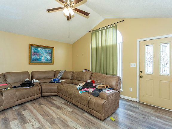 4th image of 1924 Clover Dr
