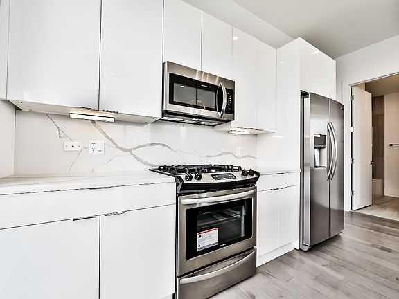 2nd image of 2353 W Wabansia Ave #207