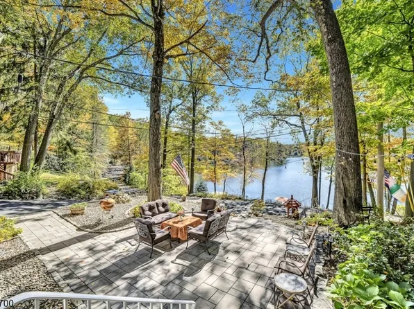 51 Lakeside Dr, Vernon Twp., NJ 07422