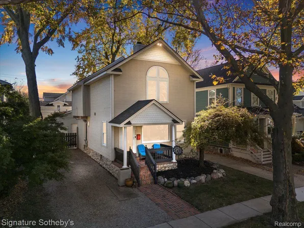 888 Humphrey Ave, Birmingham, MI 48009