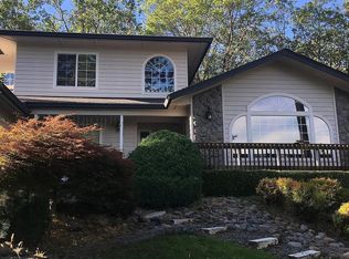 310 Mallory Heights Dr, Grants Pass, OR 97526